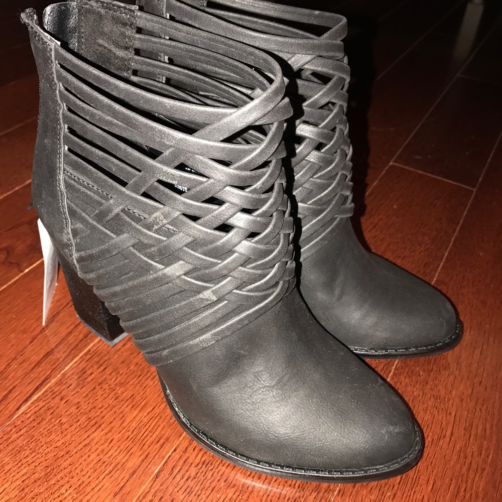 NWT Mossimo ankle booties. 7.5