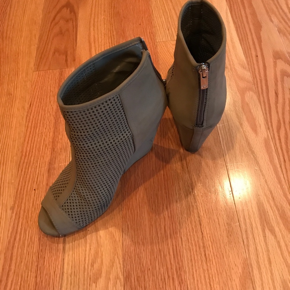 Juicy Couture wedge open toe boots