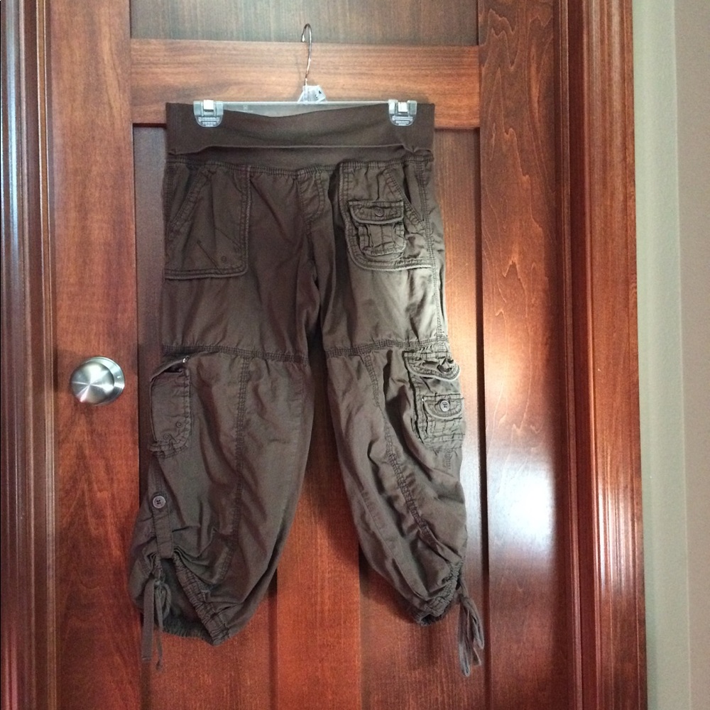 Brown capris