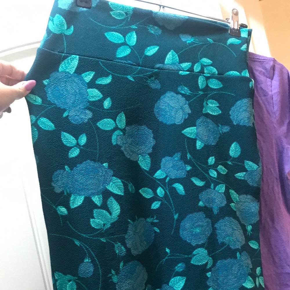 Lularoe Size XS Floral Cassie