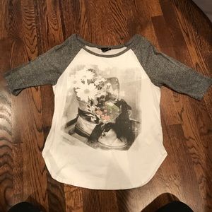 Graphic 1/2 sleeve top