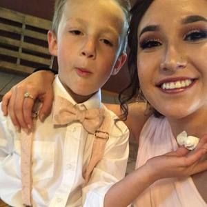 Meet your Posher, Caitlin