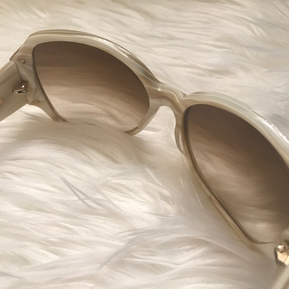 Oscar de la Renta Accessories - OSCAR DE LA RENTA SUNGLASSES 😎