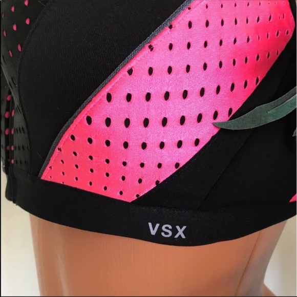 Ensemble Sport Victoria's Secret Sport Incredible Bra + Knockout Capri Taille 32B/S - Neuf Avec étiquettes (NWT)