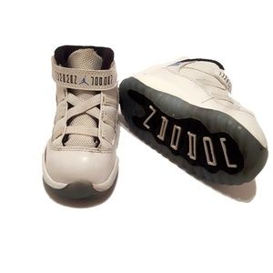 Toddler Jordan 11 Retro Legend Blue size 6c