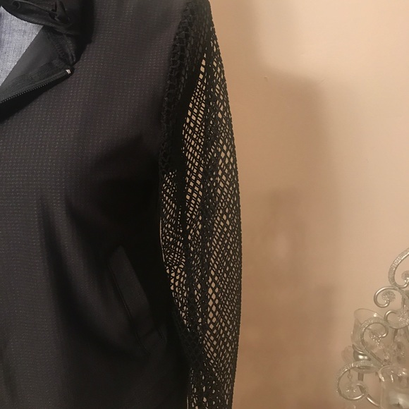 Hoodie work out jacket with fishnet sleeves - Picture 3 of 7