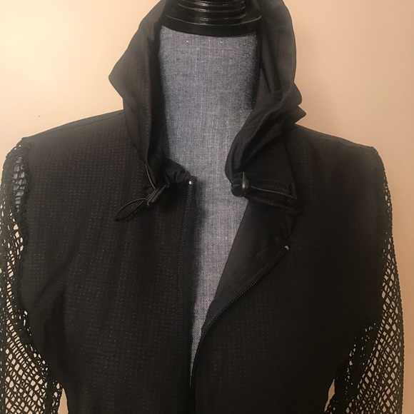Hoodie work out jacket with fishnet sleeves - Picture 4 of 7