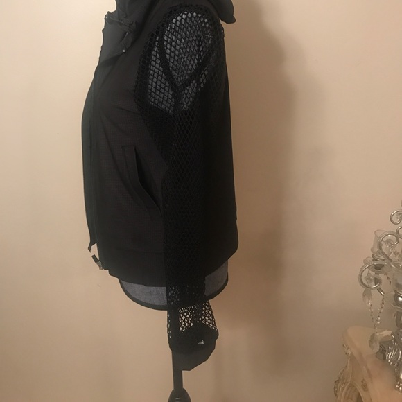 Hoodie work out jacket with fishnet sleeves - Picture 5 of 7