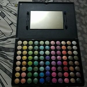 Eyeshadow bright color