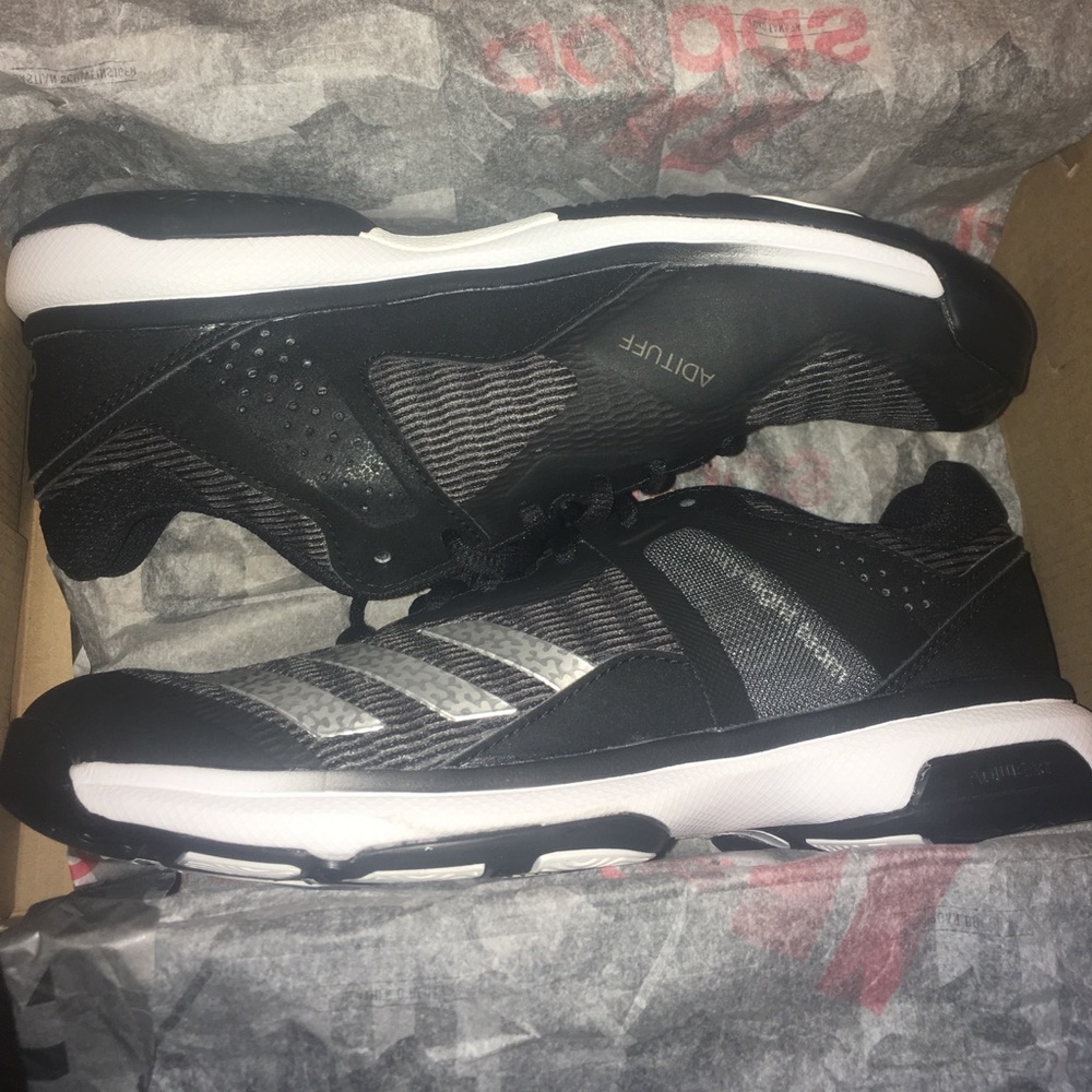 ADIDAS VOLLEYBALL SHOES‼️ Only worn once‼️‼️