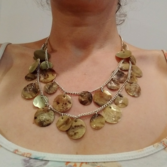 Shell statement necklace - Picture 2 of 5