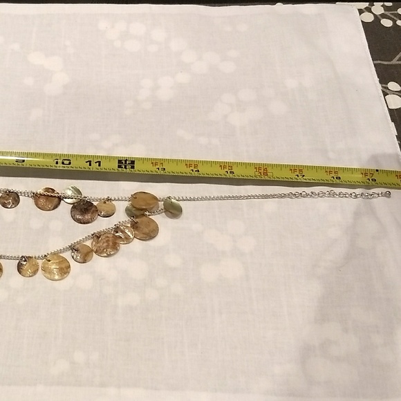 Shell statement necklace - Picture 5 of 5