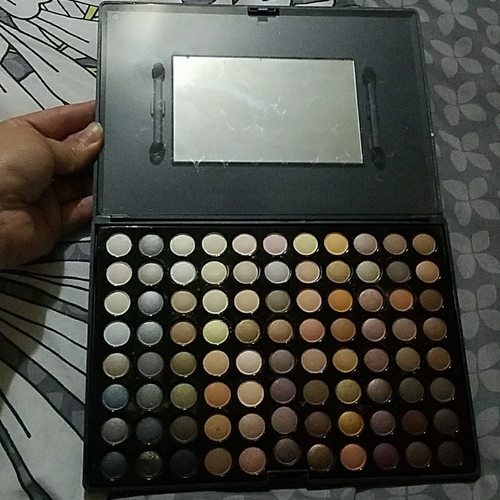 Eyeshadow nudes
