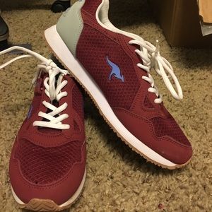 Maroon kangaROOS