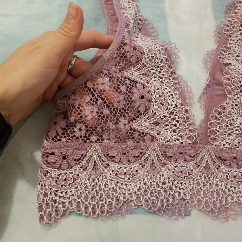 Victoria's Secret sexy plunge crochet bralette - Picture 5 of 5