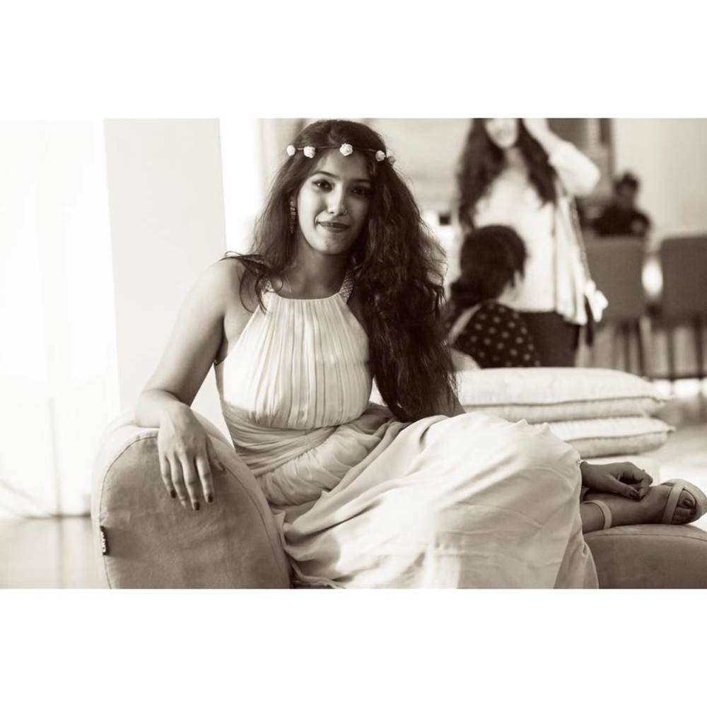 Meet your Posher, Esha
