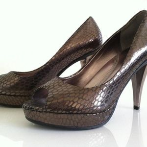 Kenneth Cole Genuine Leather Pumps. Brand NEW!