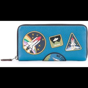 ISO ! Coach wallet space collection !