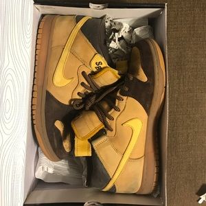 Men’s used dunks mid pro SB sz 7.5 wheat/Bronze