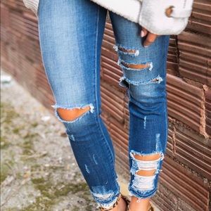 Distressed skinny jeans