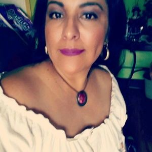 Meet your Posher, Claudia