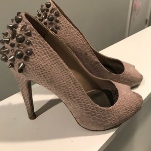 Spiked heel peep-toe pumps!
