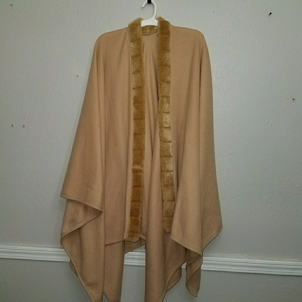 Tan fur trimmed fleece cape/cloak