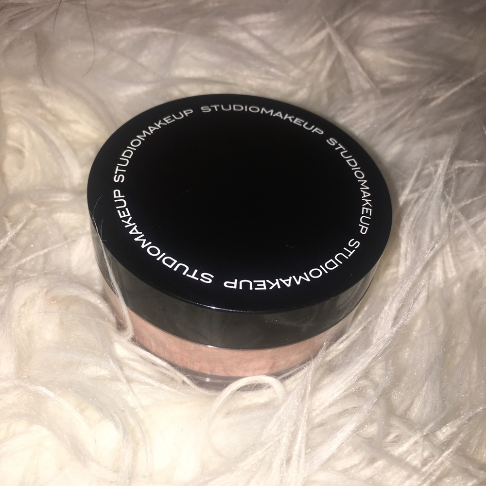 Studio Makeup Luminous Loose Blush