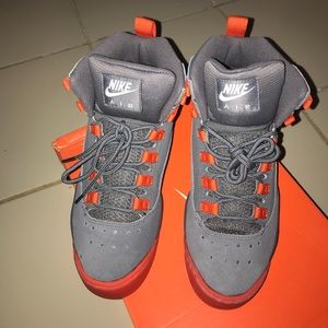 Air Darwin Hi sz 7Y grey and orange deadstock
