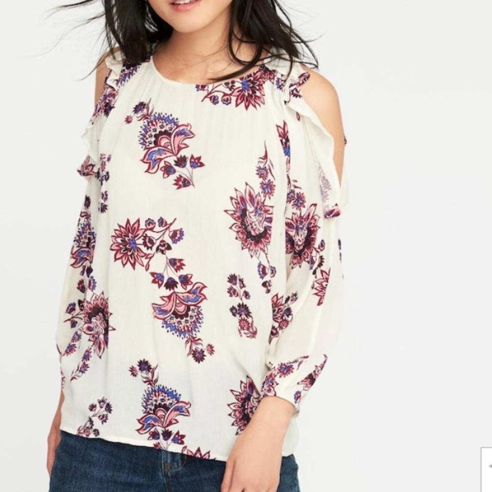 Old Navy Ruffled Cold-Shoulder Blouse. Medium - Picture 1 of 8