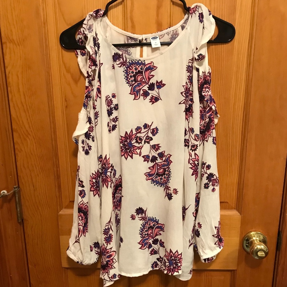 Old Navy Ruffled Cold-Shoulder Blouse. Medium - Picture 2 of 8