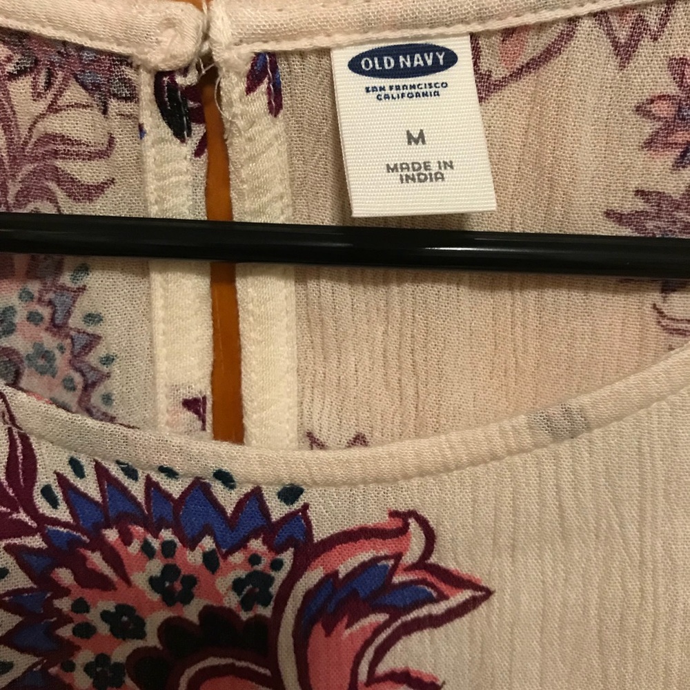 Old Navy Ruffled Cold-Shoulder Blouse. Medium - Picture 3 of 8