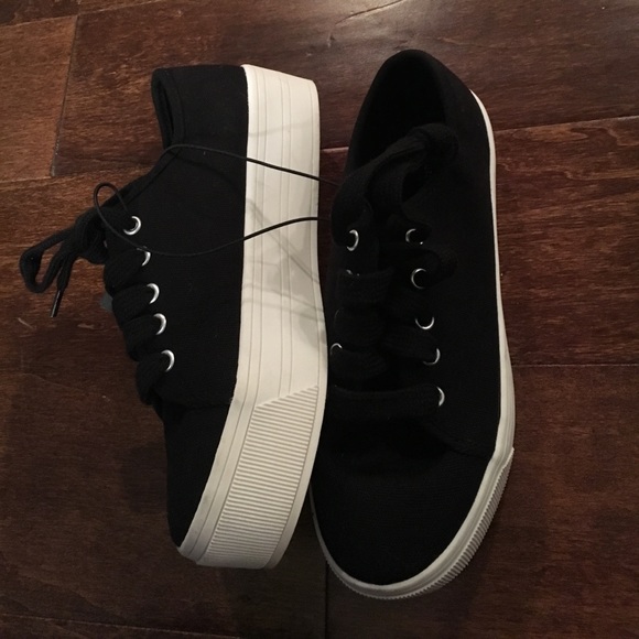 Forever 21 Shoes Forever 2 Black Platform Tennis Shoe