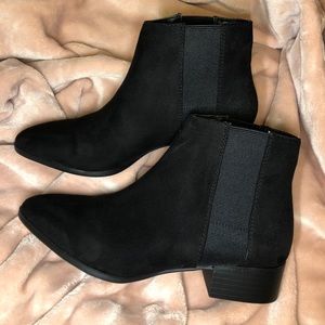 H&M Suede Chelsea Boots