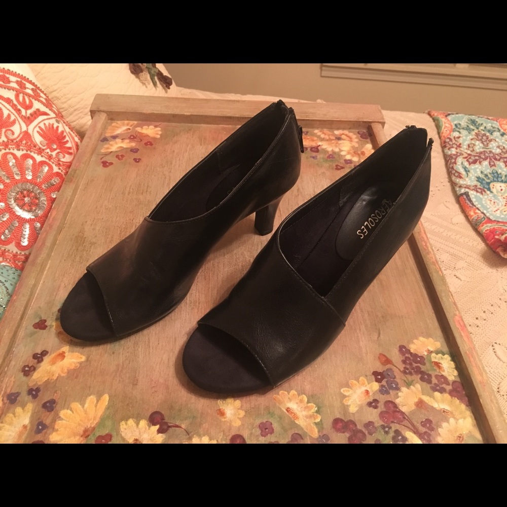 Black peekaboo Aerosoles!