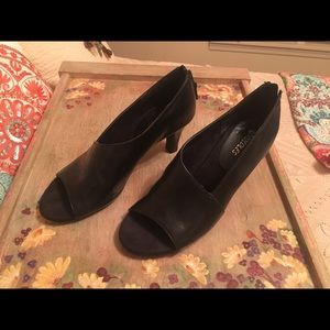 Black peekaboo Aerosoles!