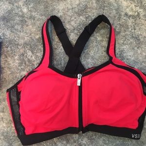 Victoria Sport 34 DD front clip/zip sports bra