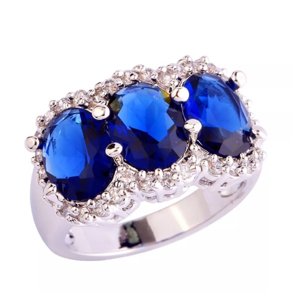 Stunning 925SS blue Sapphire cocktail ring!