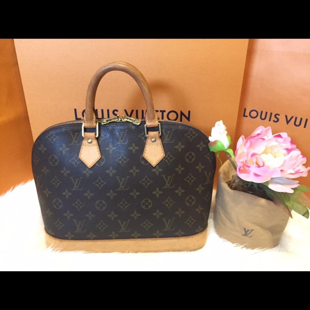 Authentic Louis Vuitton alma pm