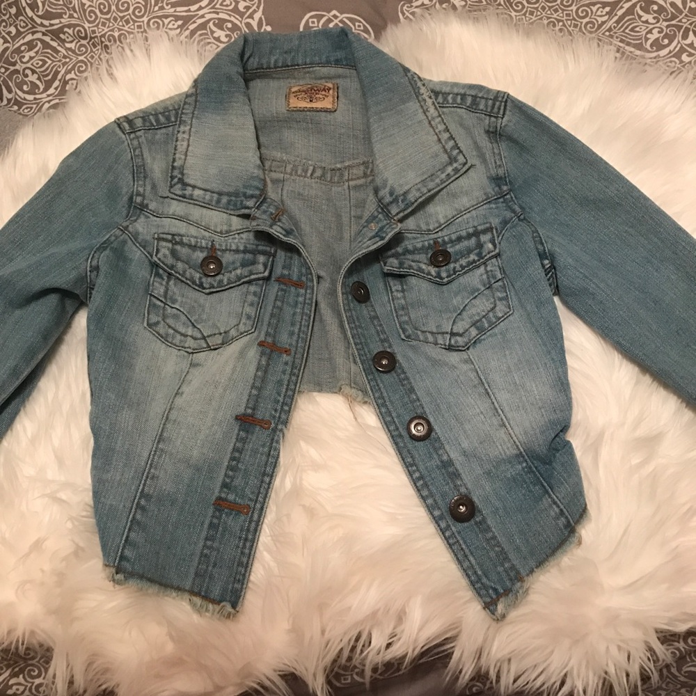 Cropped denim jacket