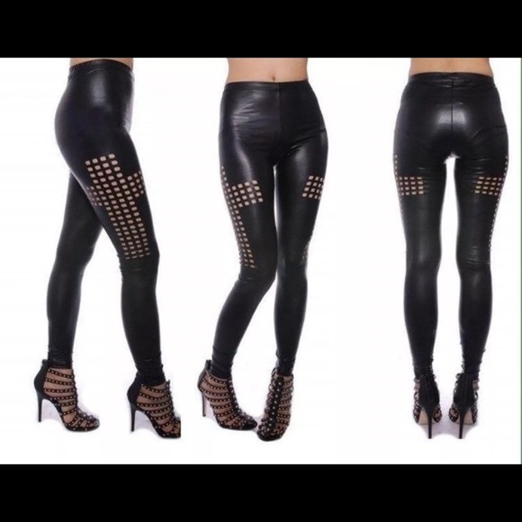 Pants - 🎃NEW • Cross leggings