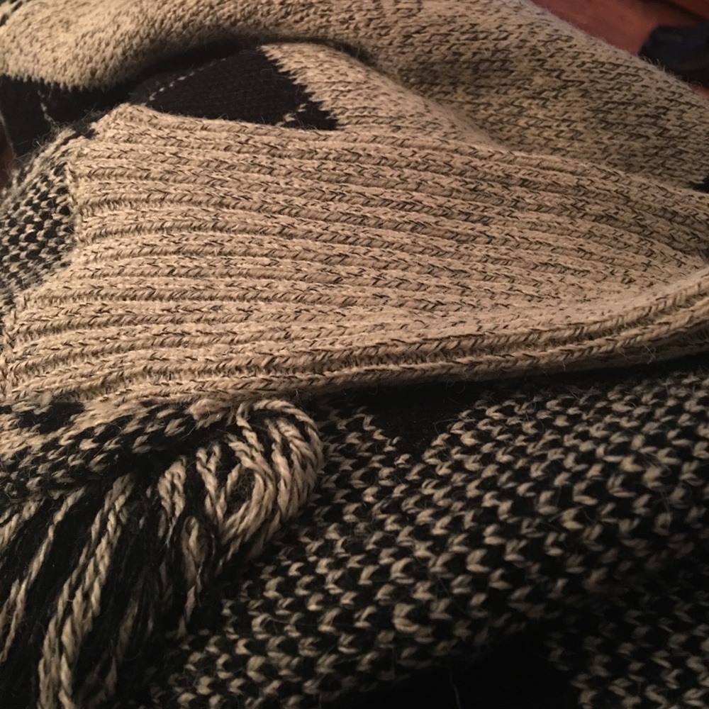 Shaw Sweater, Aztec Design - Picture 4 of 6
