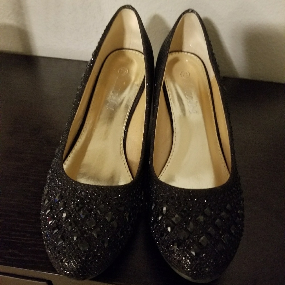 Black Wedges