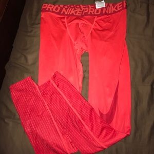 Red NIKE leggings! ⭐️NEVER USED⭐️