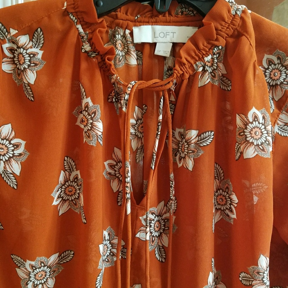 Fabulous fall long sleeved Loft top