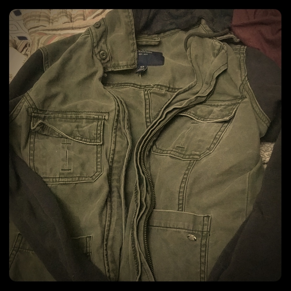 American Eagle army green sleeve jacket