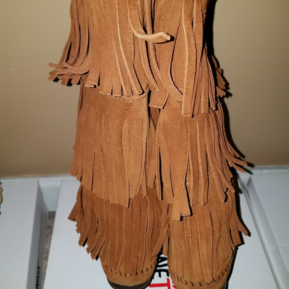 Minnetonka Fringe Boots in great condition