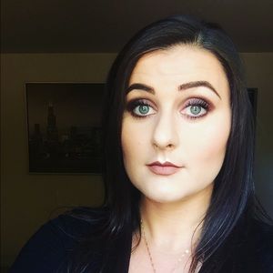 Meet your Posher, Lowri