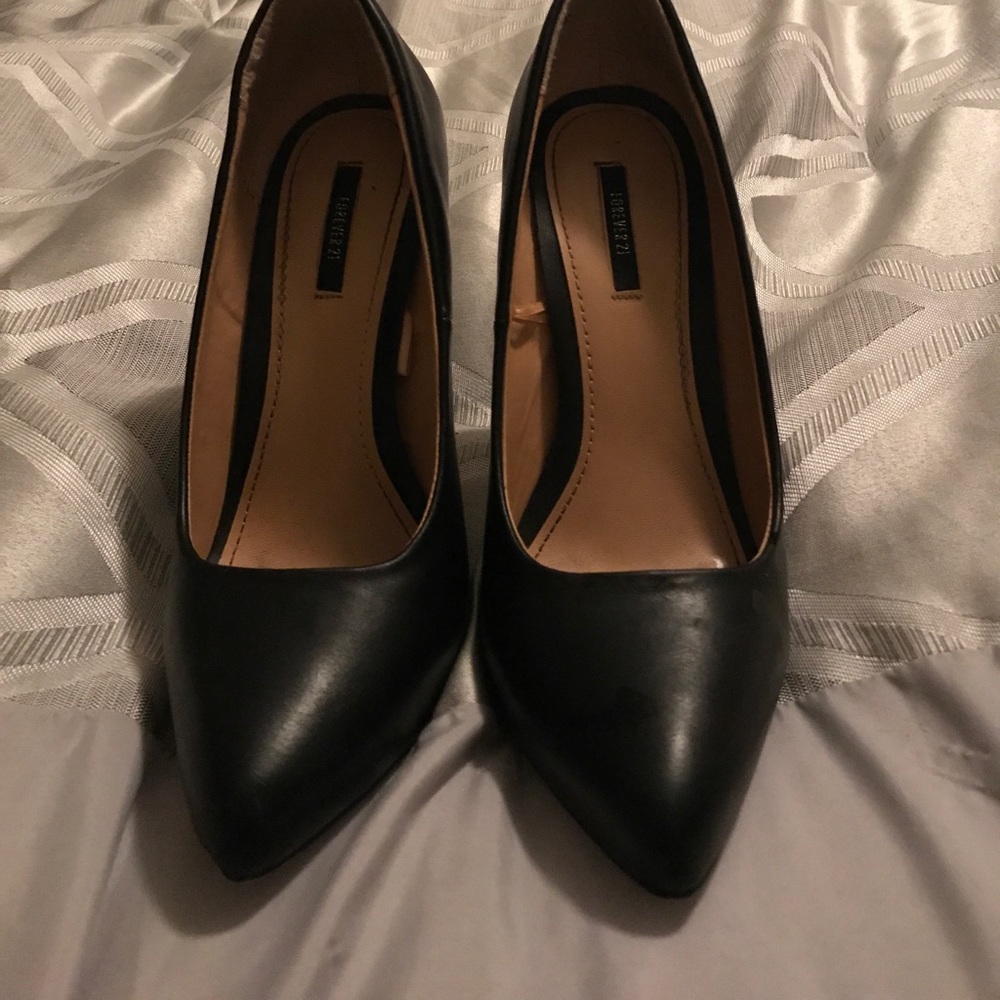 Forever 21 black pumps