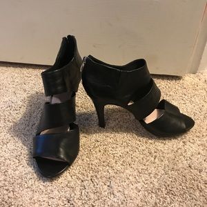 Black Vince Camuto shoes size 8.  Worn only once.
